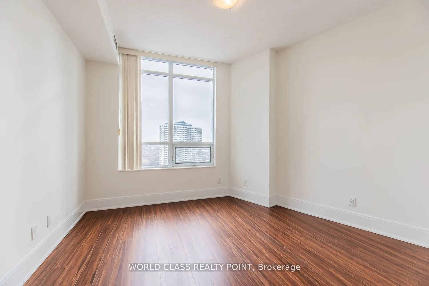 330 Burnhamthorpe Road W, #1402