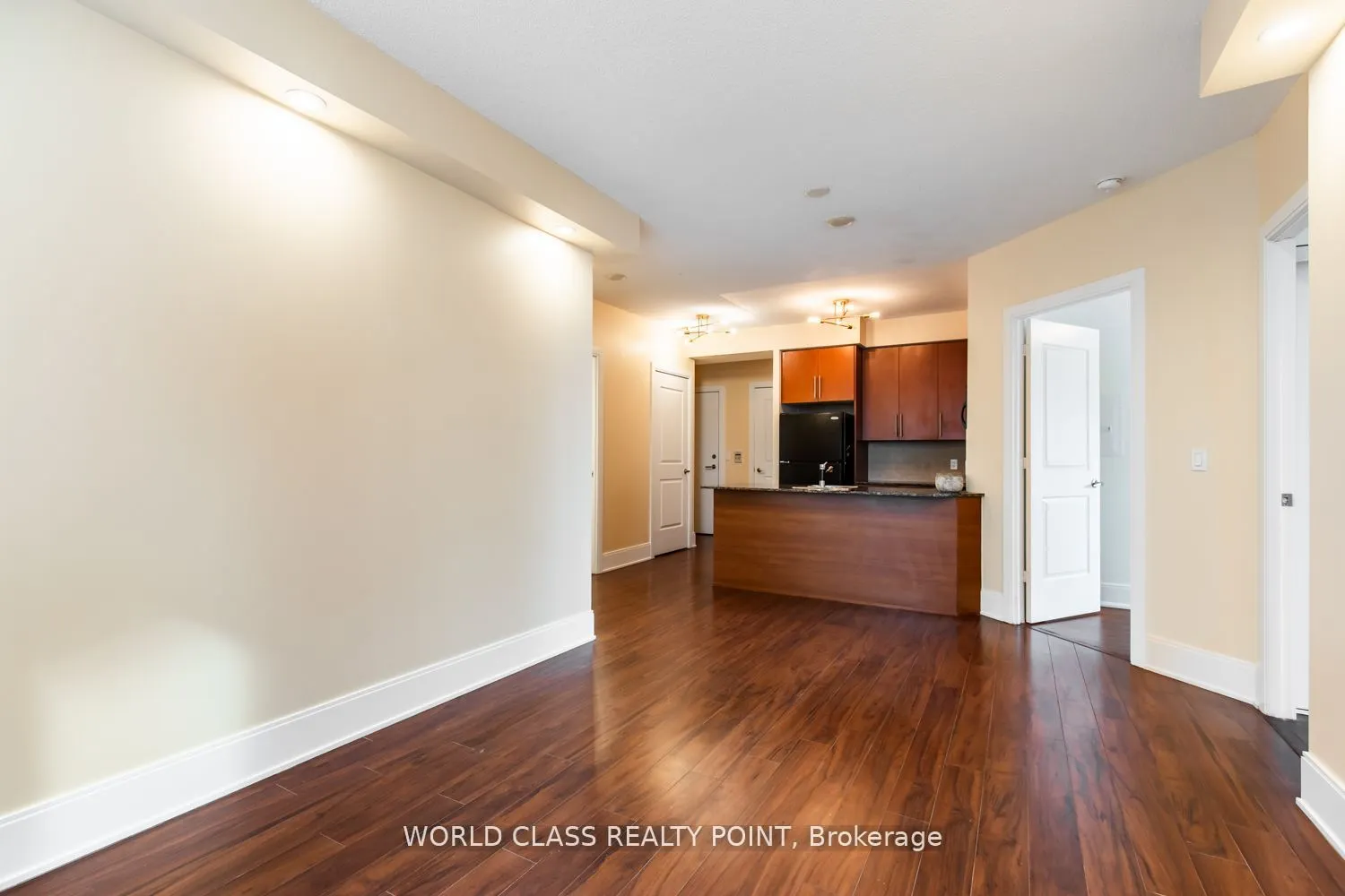 330 Burnhamthorpe Road W, #1402