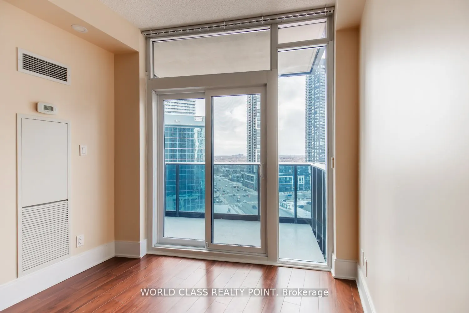 330 Burnhamthorpe Road W, #1402