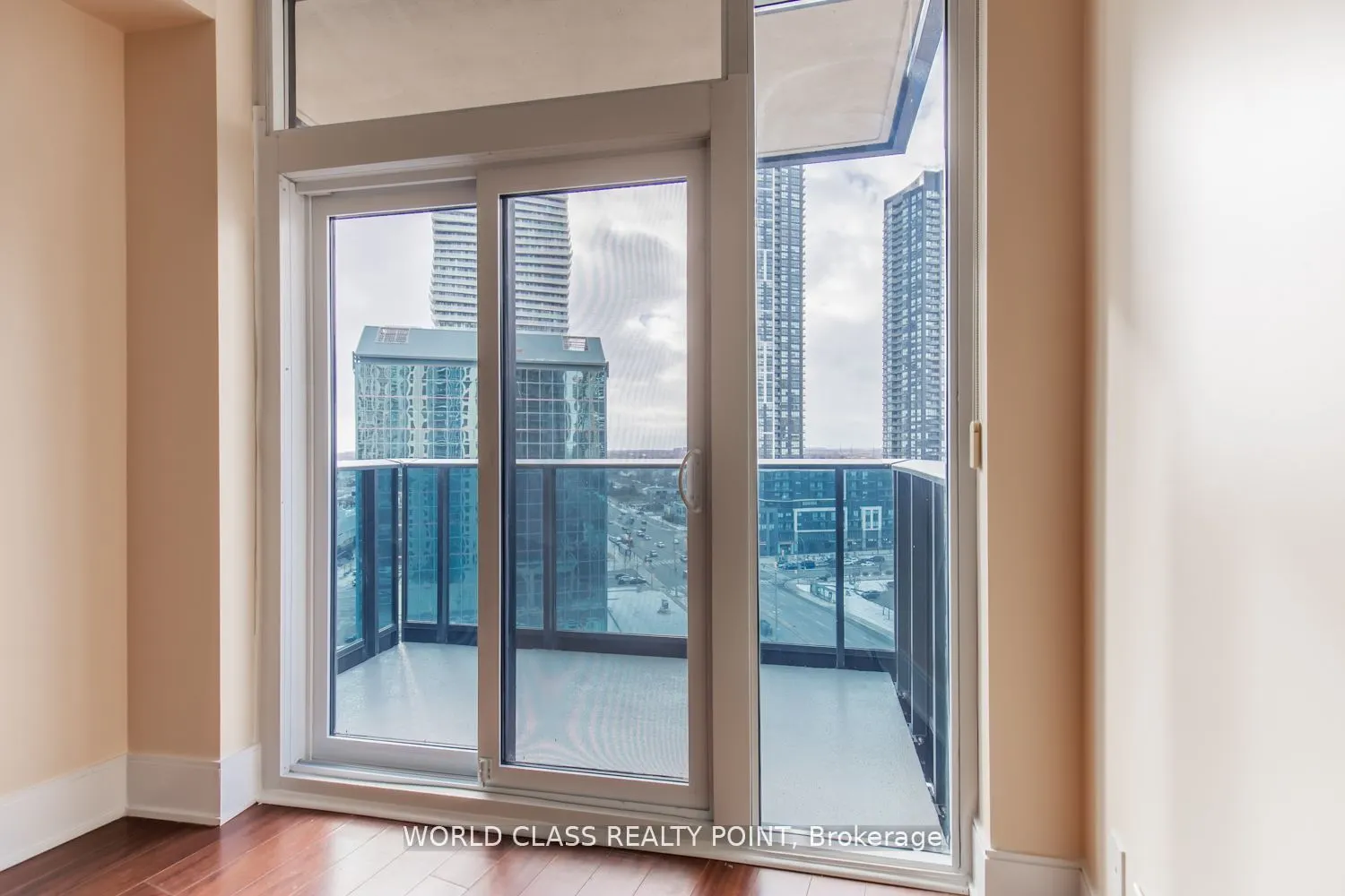 330 Burnhamthorpe Road W, #1402