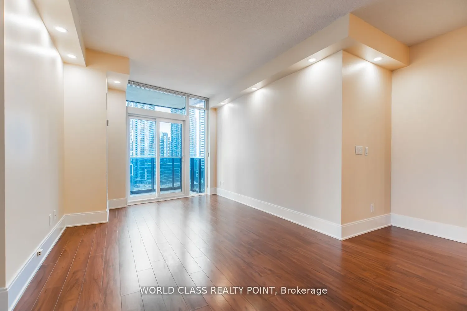 330 Burnhamthorpe Road W, #1402