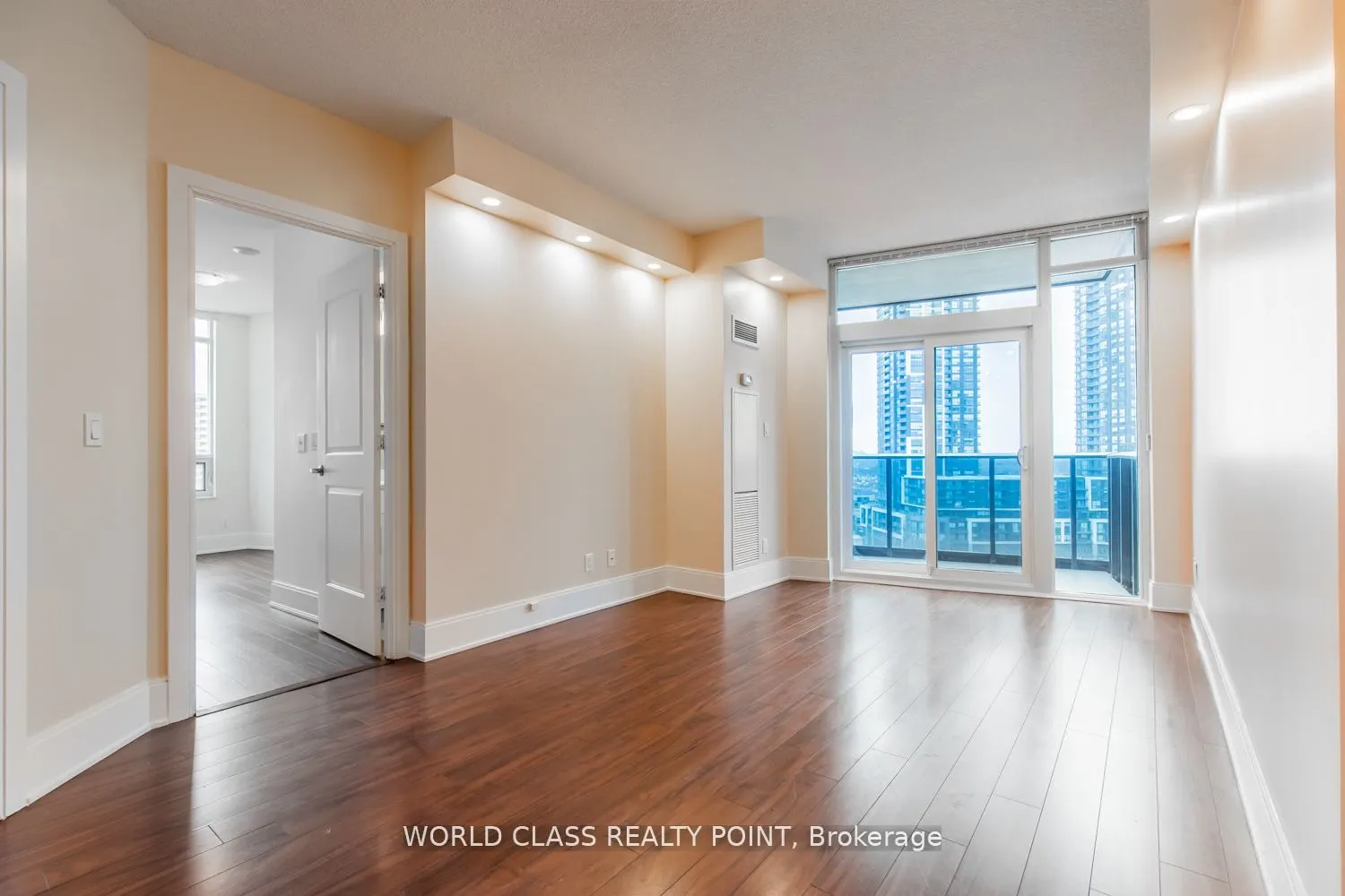 330 Burnhamthorpe Road W, #1402