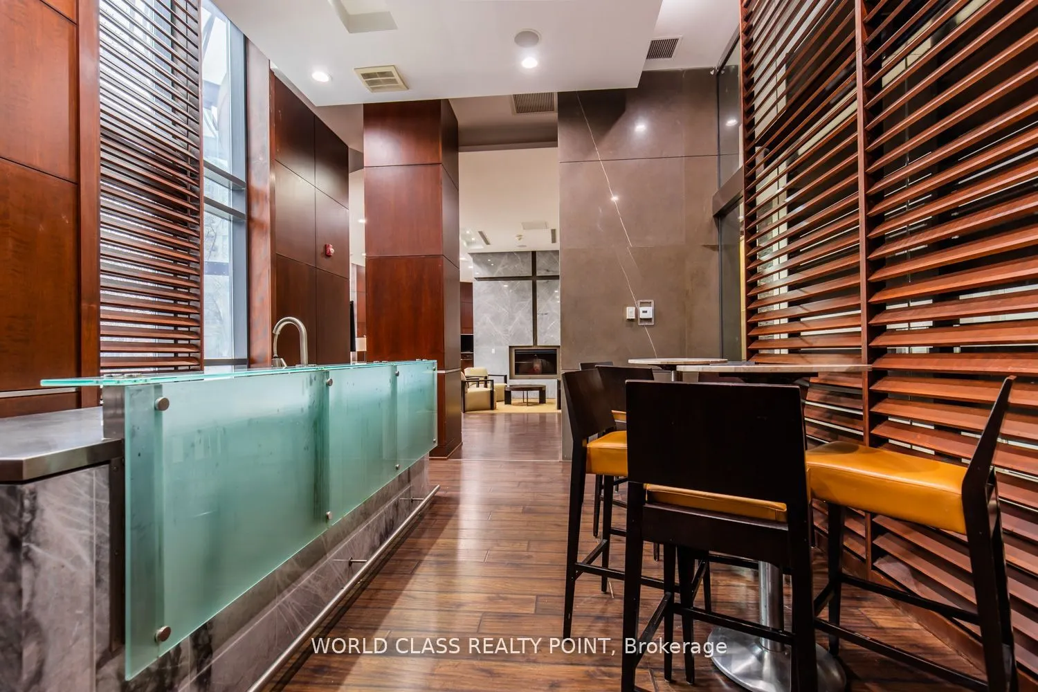 330 Burnhamthorpe Road W, #1402
