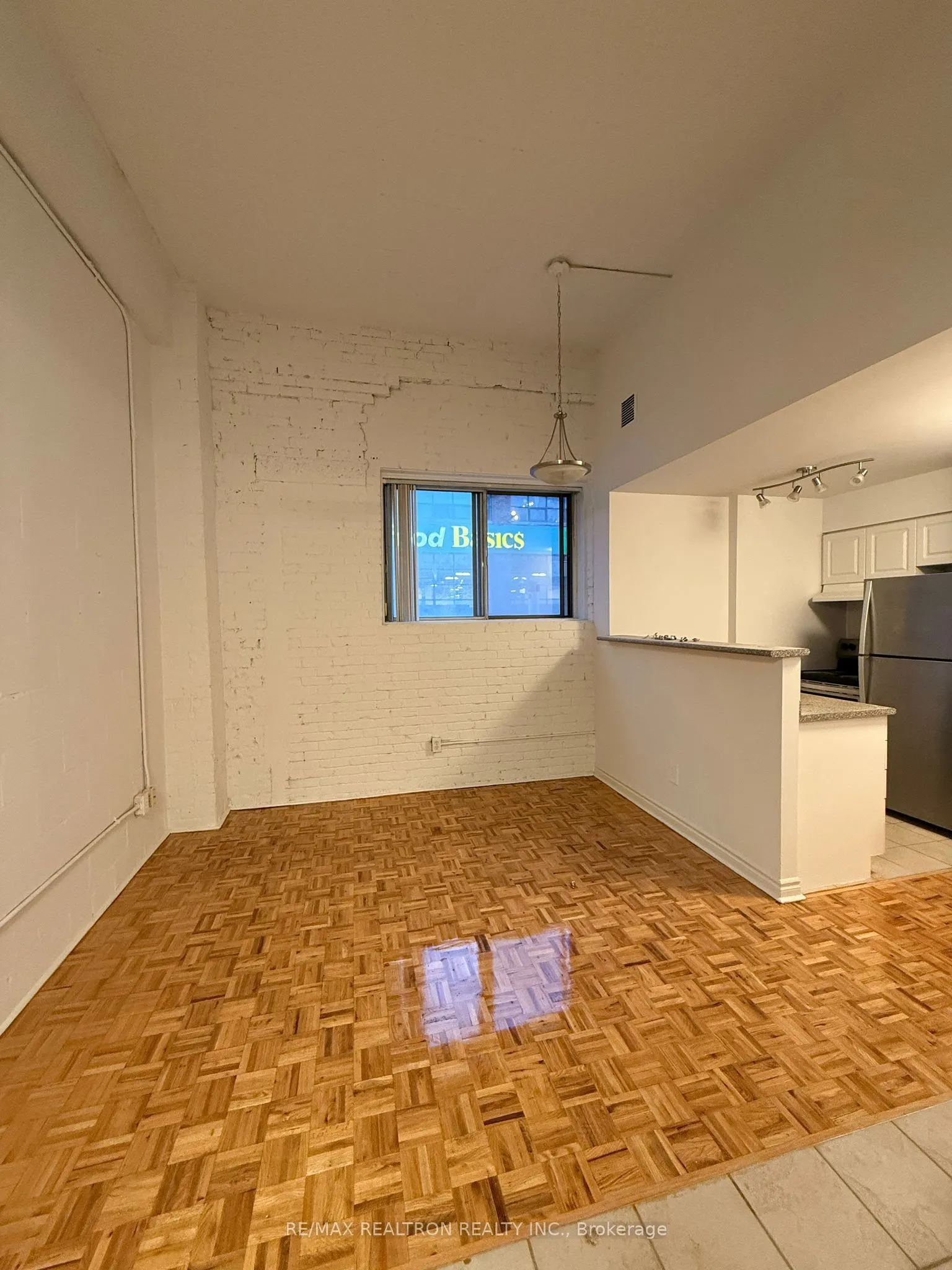 1401 Dupont Street, #122
