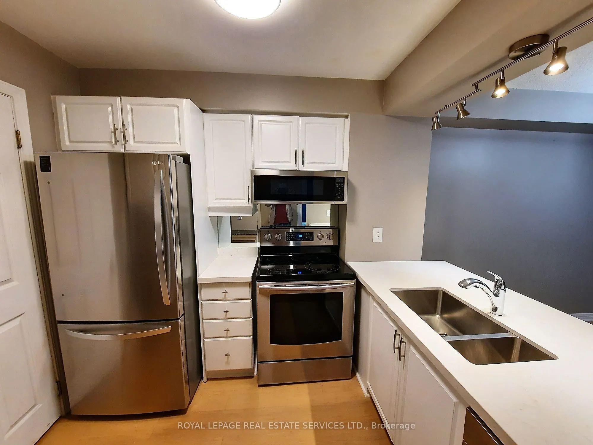 1 Aberfoyle Crescent, #907