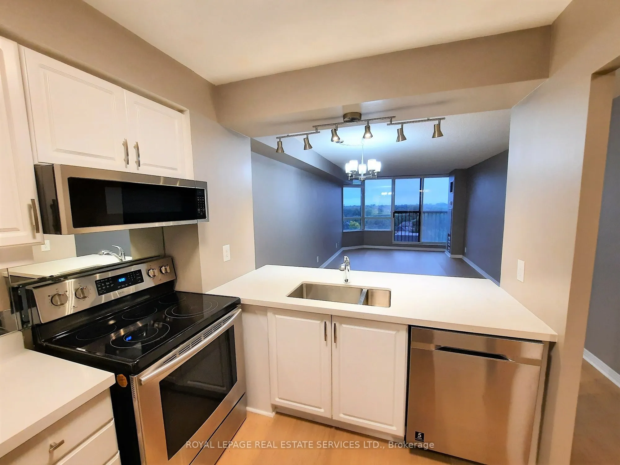1 Aberfoyle Crescent, #907