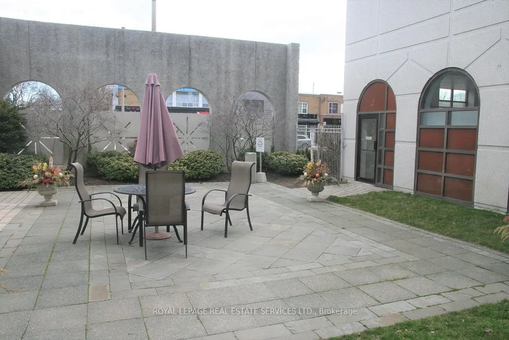 1 Aberfoyle Crescent, #907