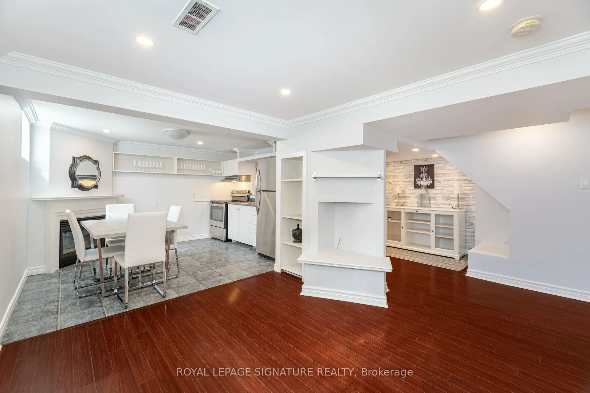 762 Vermouth Avenue