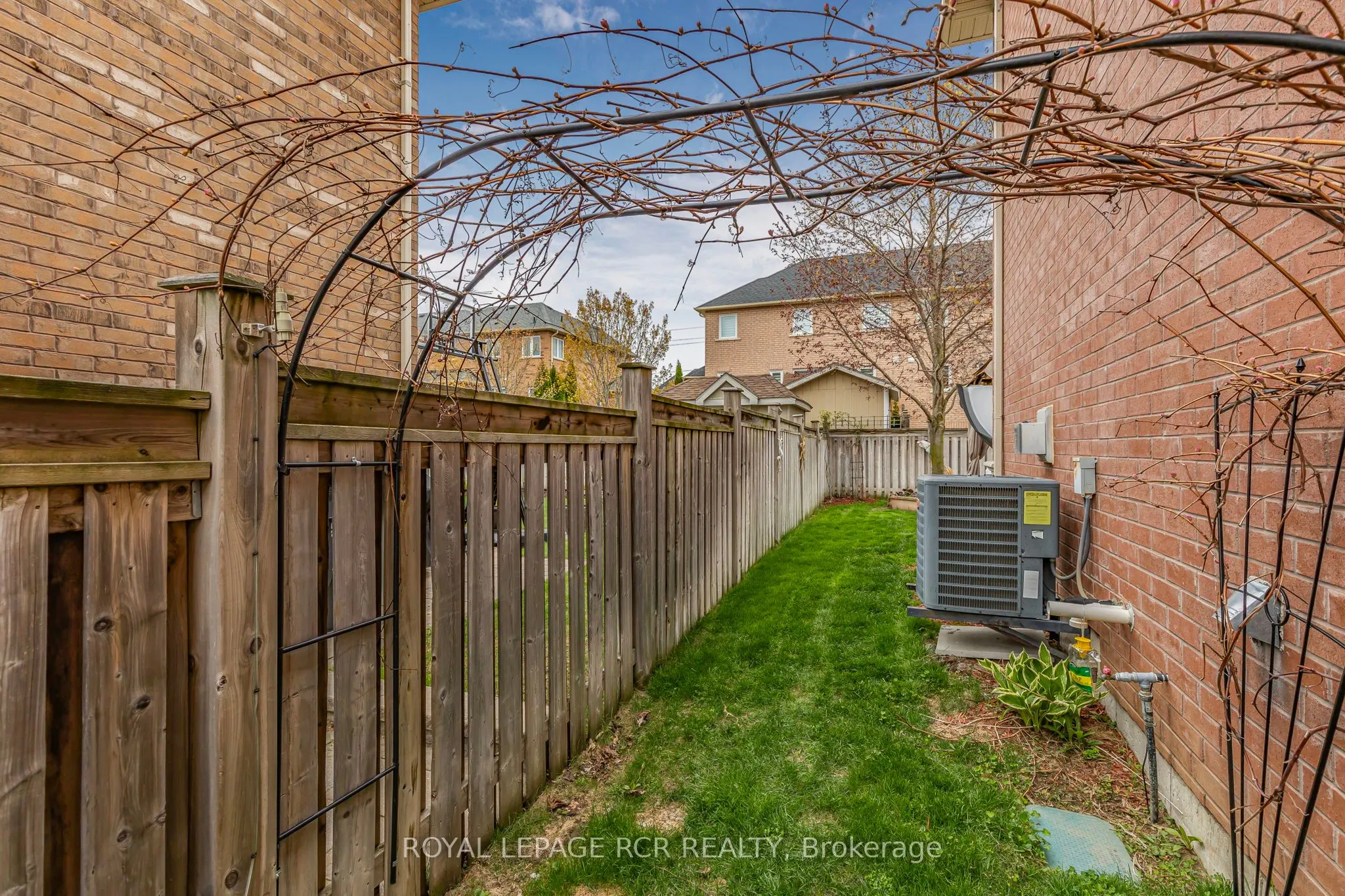 2 Littlebrook Lane