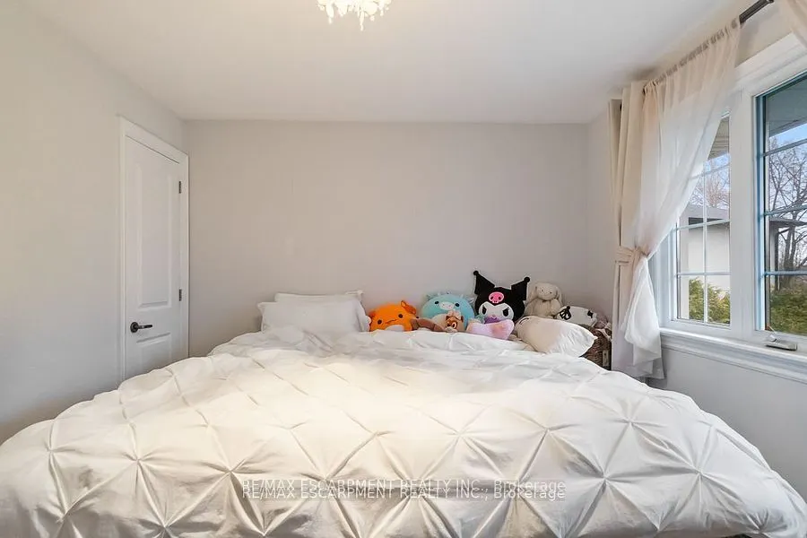 561 Wingrove Crescent