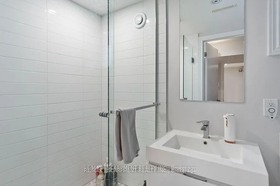 561 Wingrove Crescent