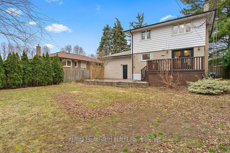 561 Wingrove Crescent