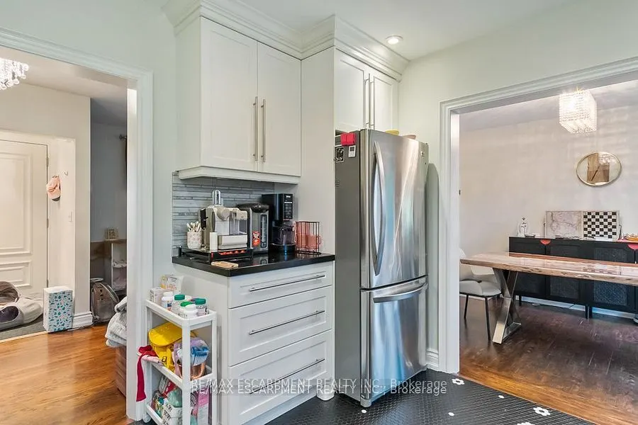 561 Wingrove Crescent