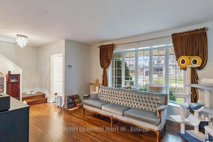 561 Wingrove Crescent