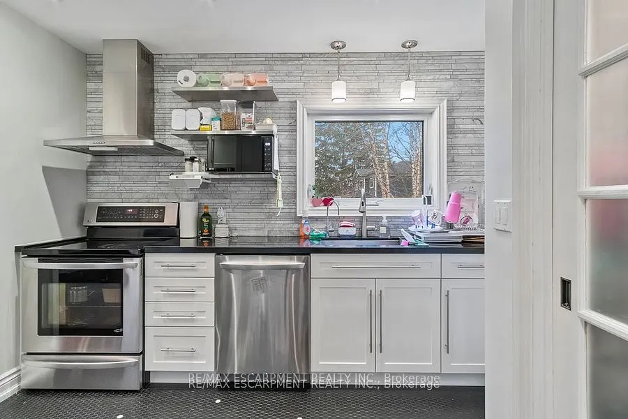 561 Wingrove Crescent