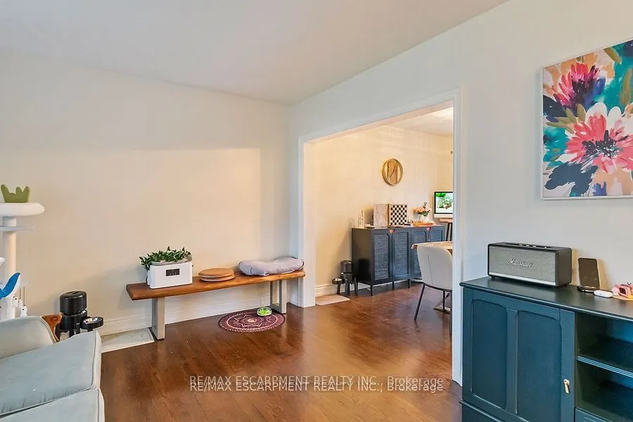 561 Wingrove Crescent