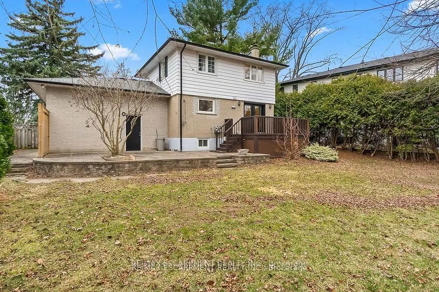 561 Wingrove Crescent