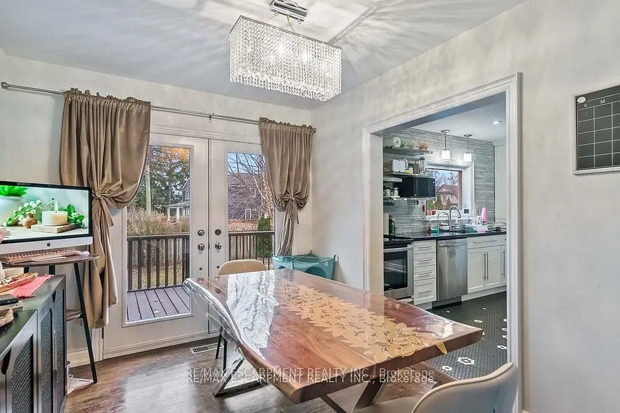 561 Wingrove Crescent