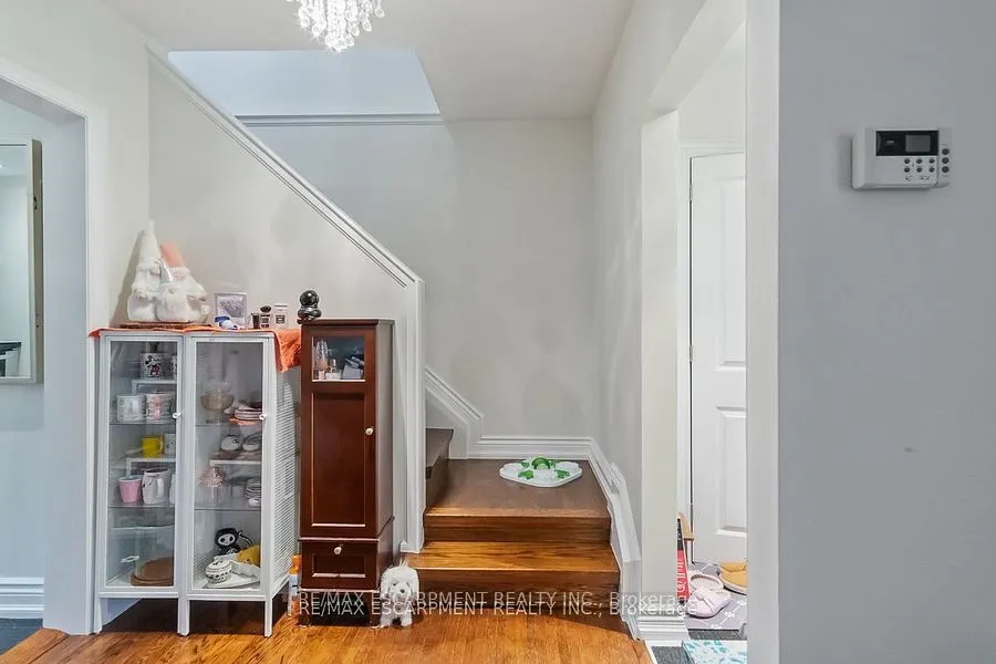 561 Wingrove Crescent