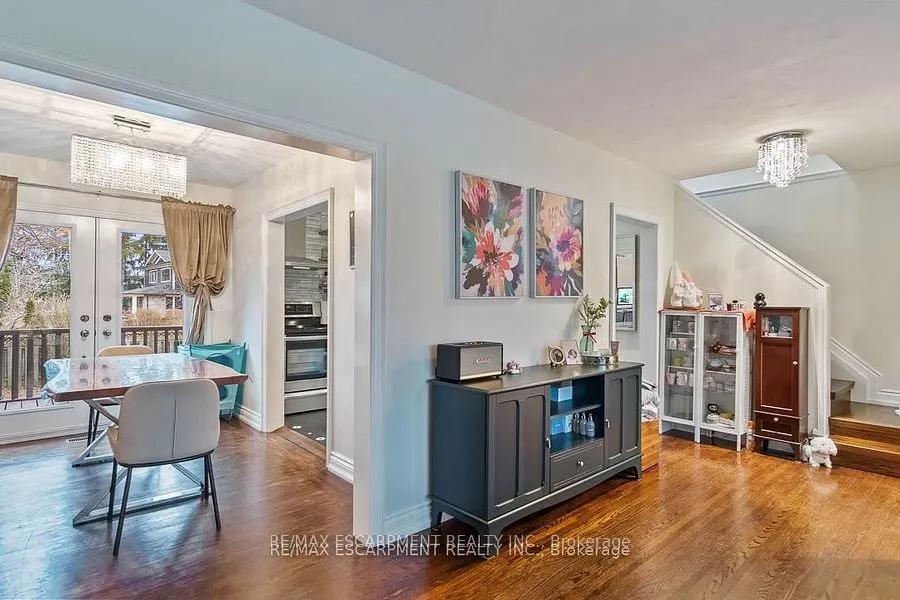 561 Wingrove Crescent