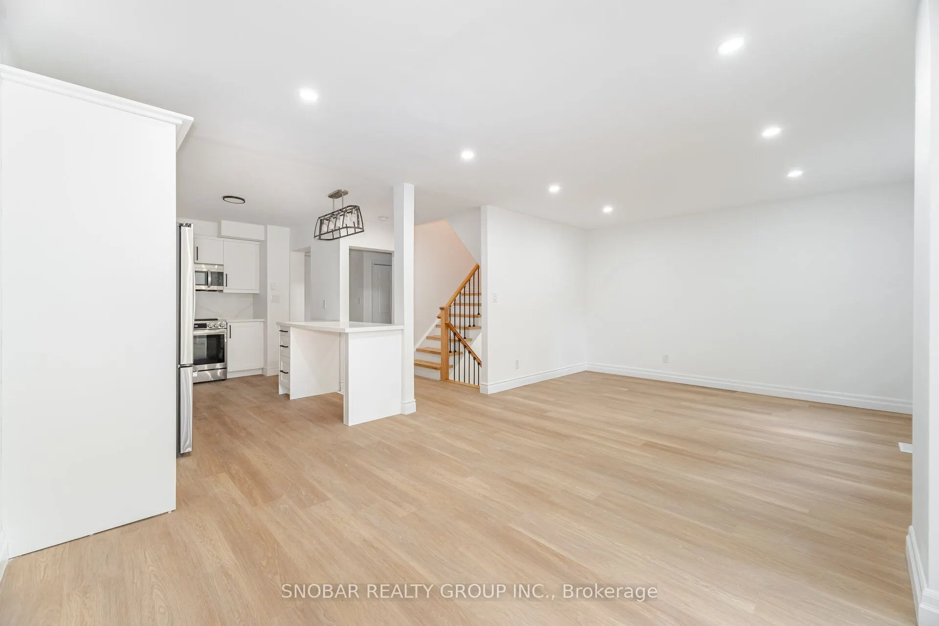 3360 The Credit Woodlands #10