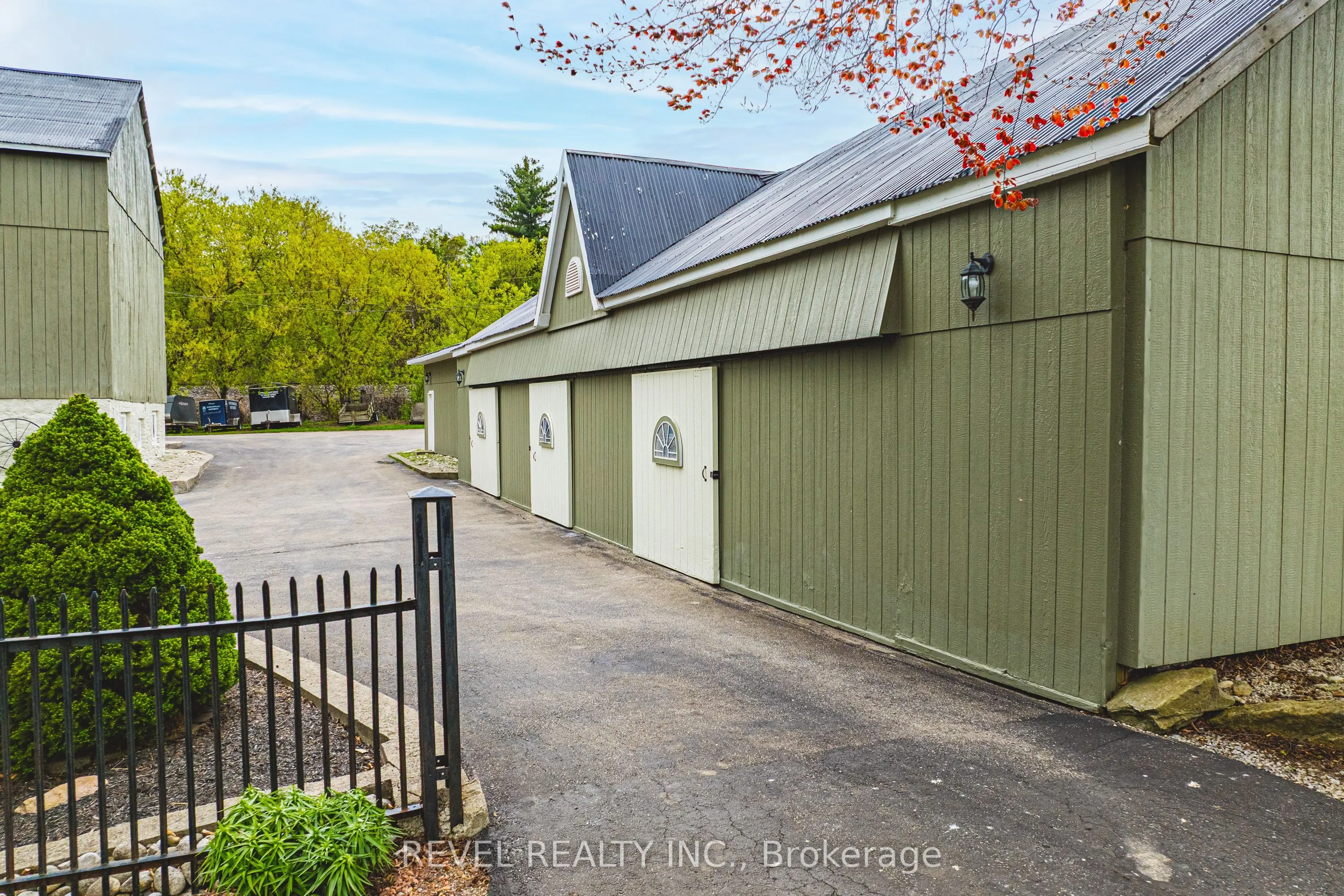 8546 Appleby Line