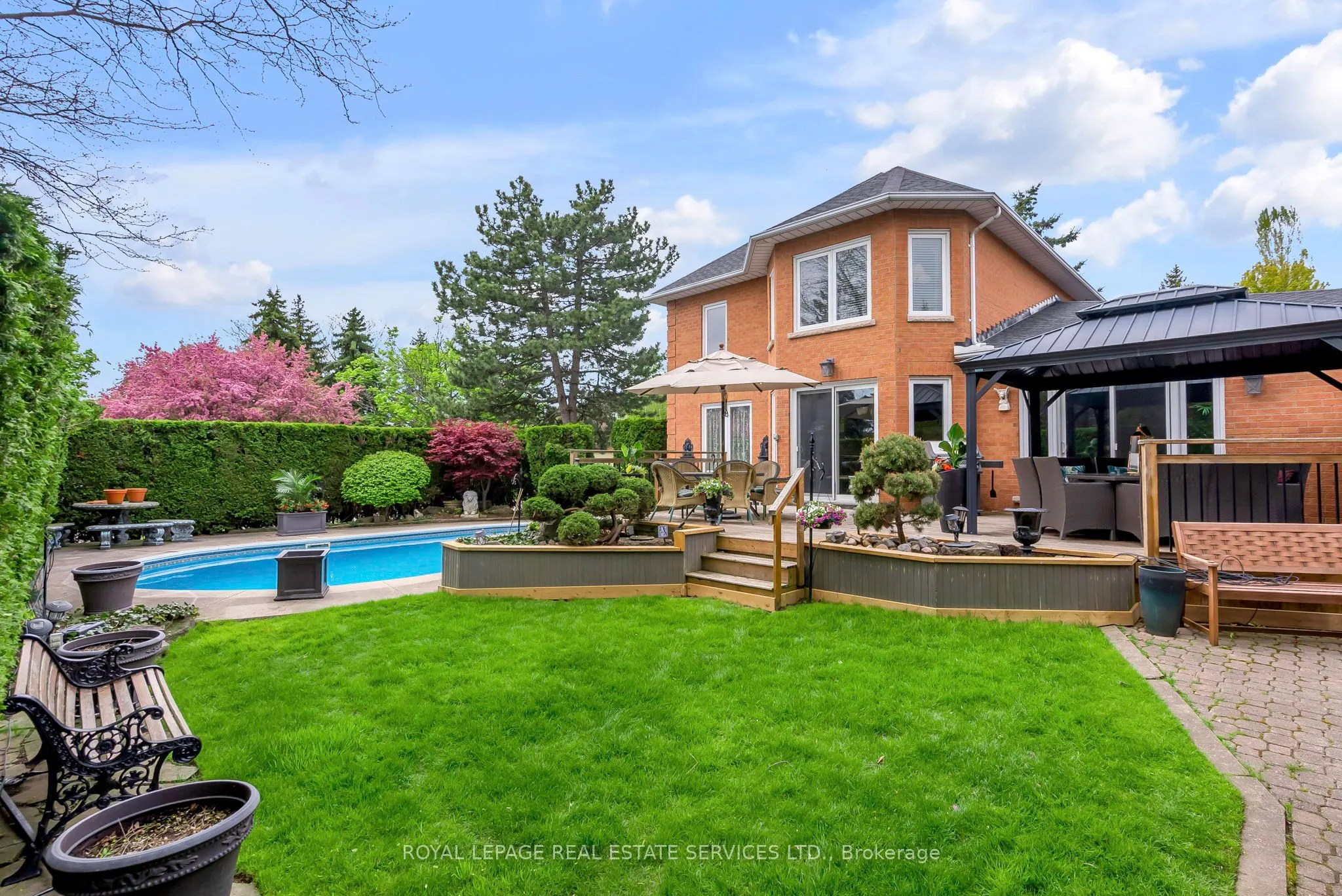 1401 The Links Drive