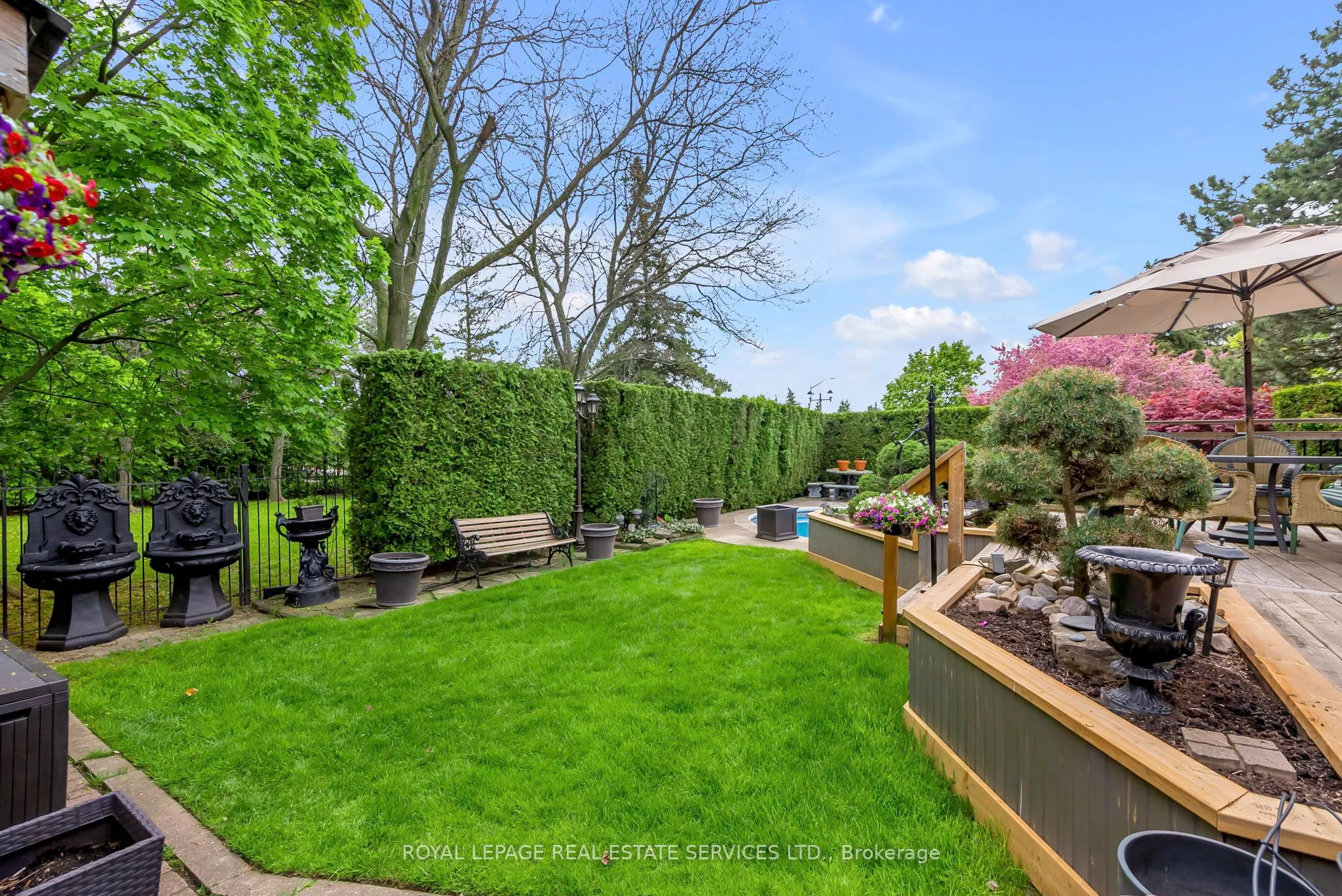 1401 The Links Drive