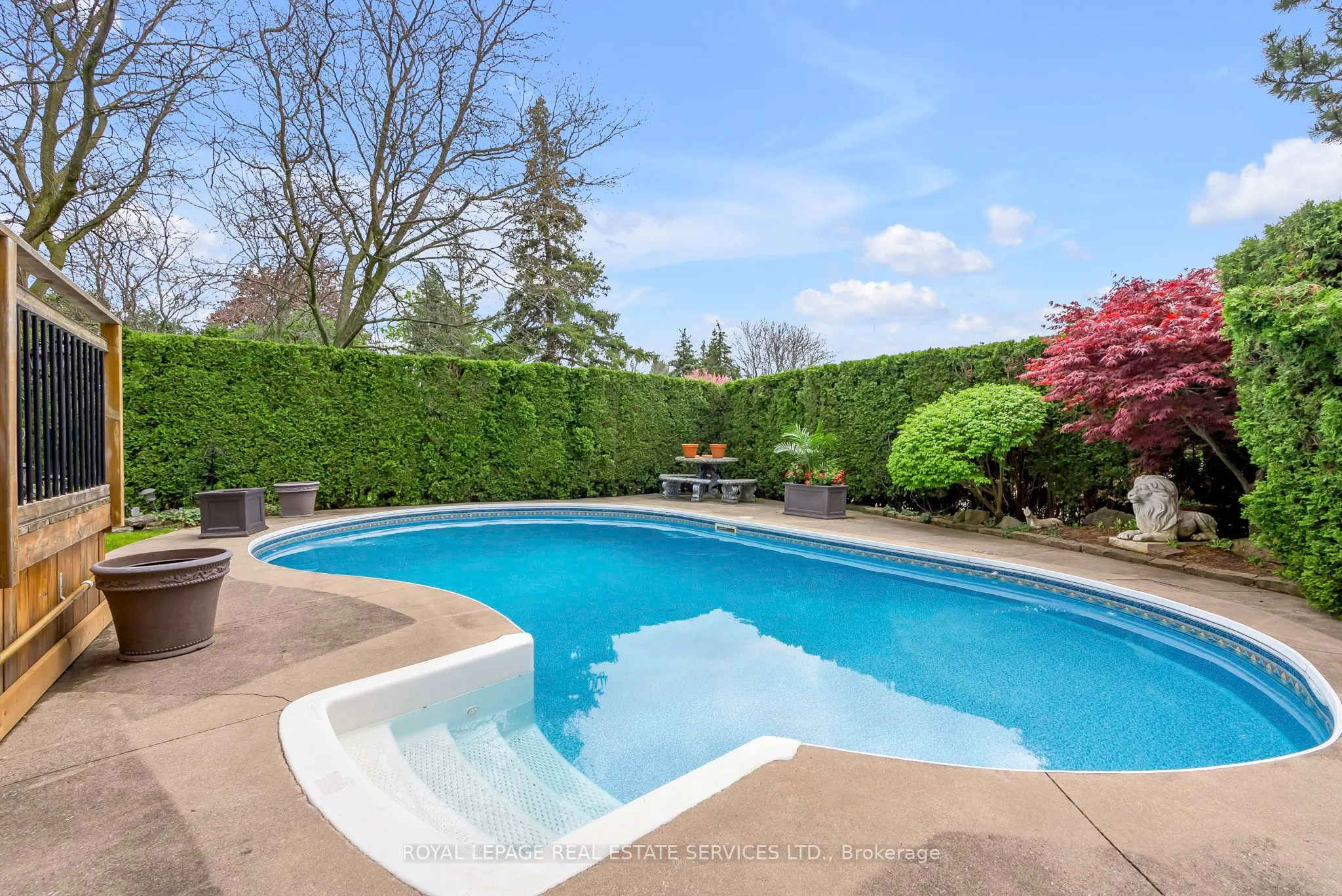 1401 The Links Drive