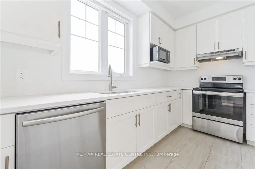 690 Broadway Avenue, #3