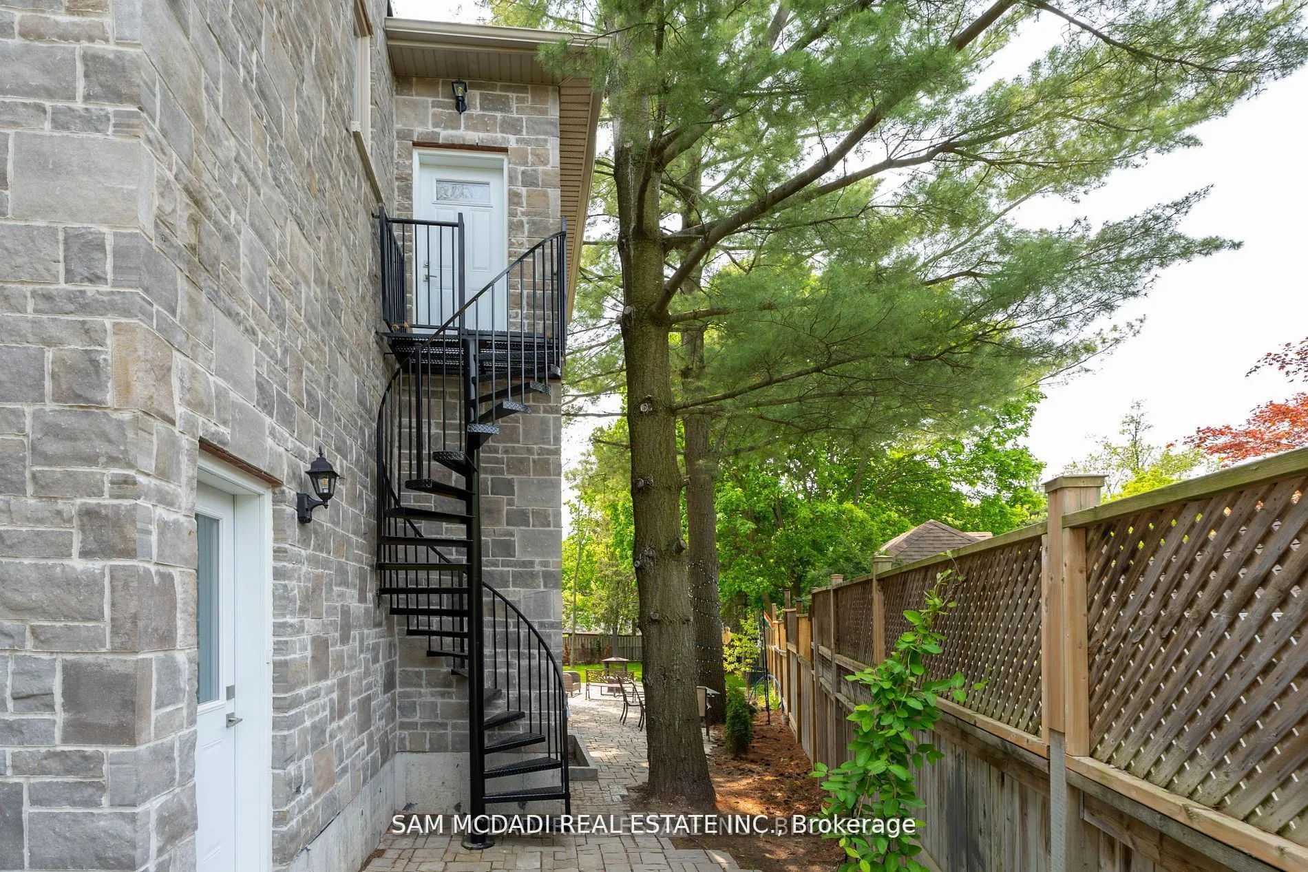 1138 Garden Road