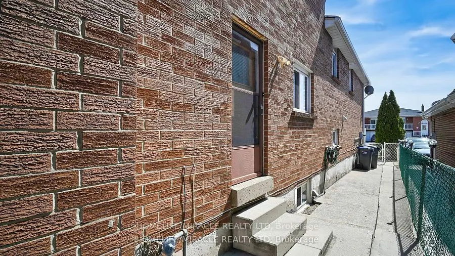 7433 Sigsbee Drive