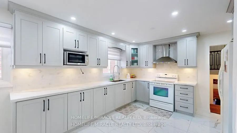 7433 Sigsbee Drive
