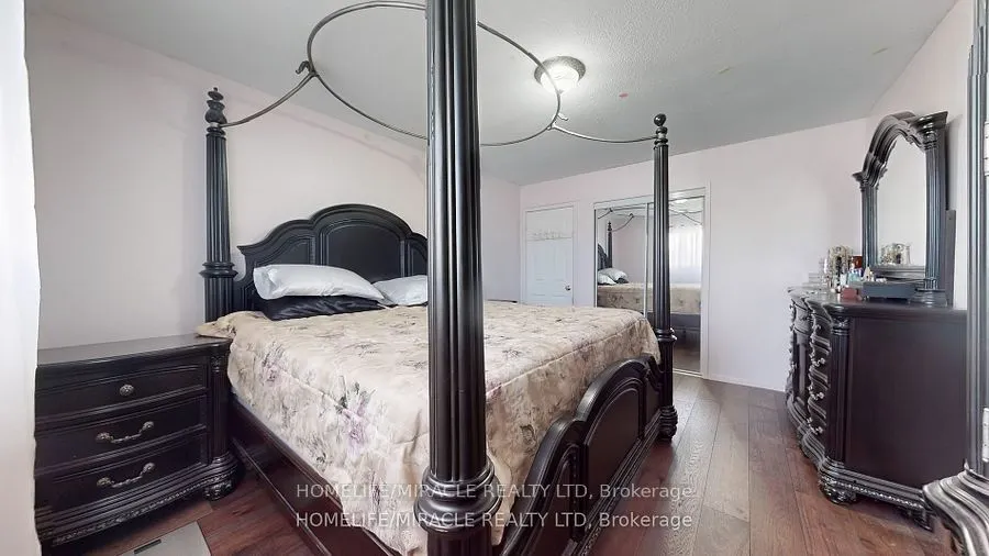7433 Sigsbee Drive