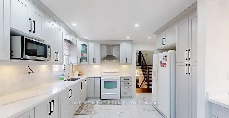 7433 Sigsbee Drive