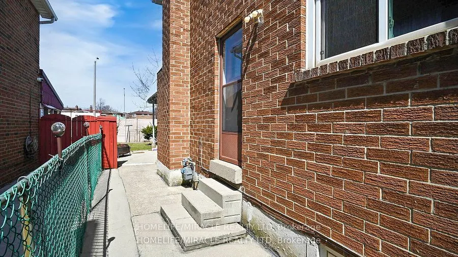 7433 Sigsbee Drive