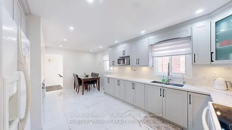 7433 Sigsbee Drive