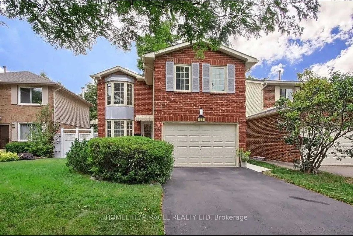 32 Elderbank Court