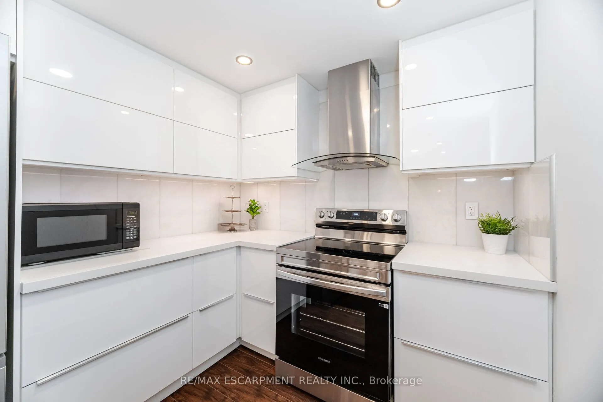 299 Mill Road, #409