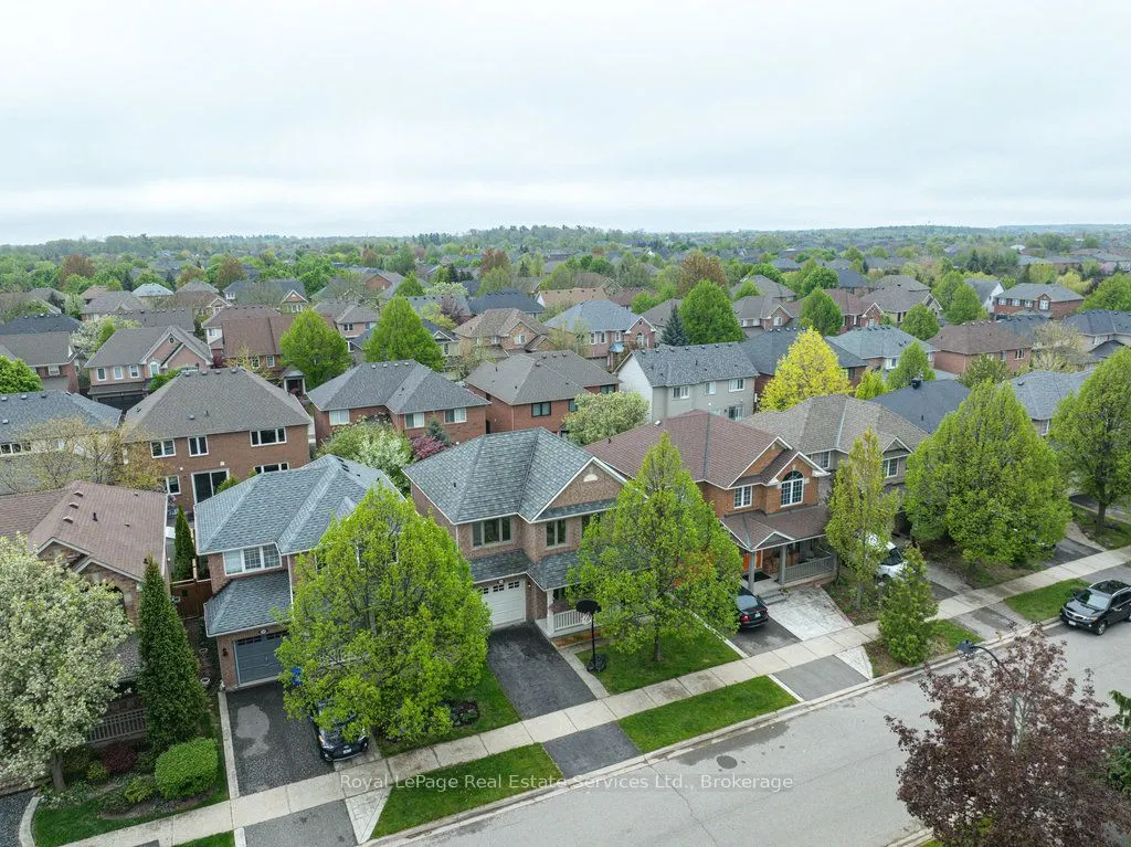 1332 Sagewood Crescent