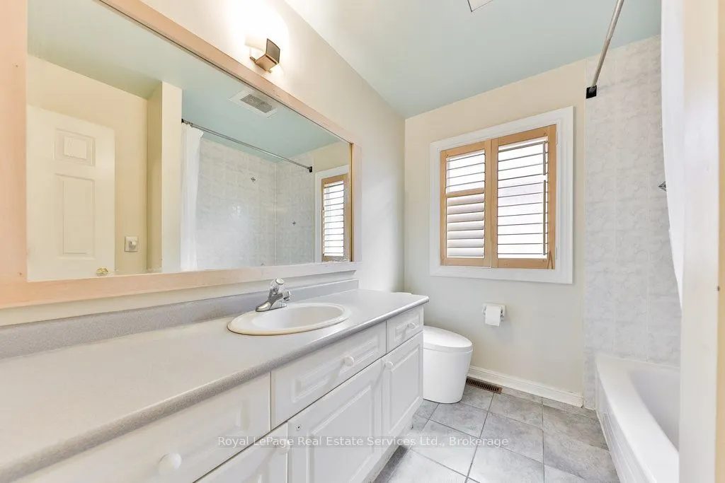 1332 Sagewood Crescent