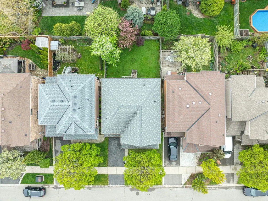 1332 Sagewood Crescent