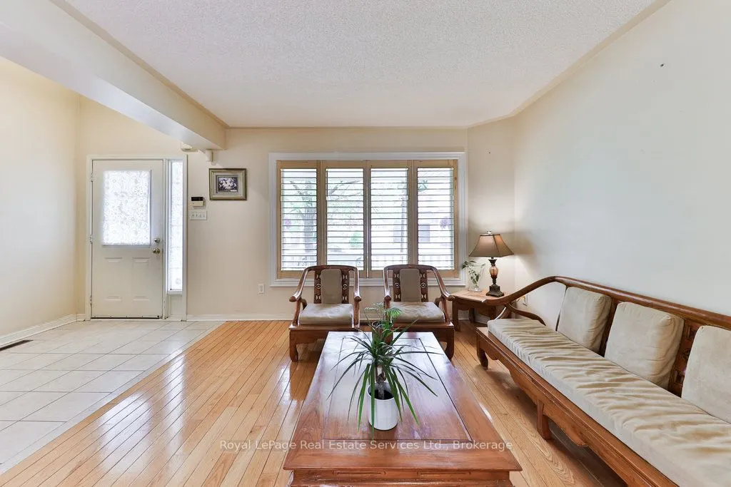 1332 Sagewood Crescent