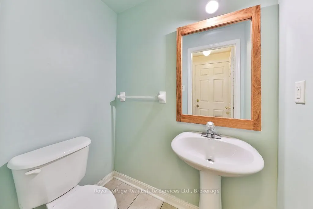 1332 Sagewood Crescent