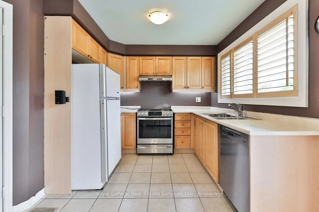 1332 Sagewood Crescent
