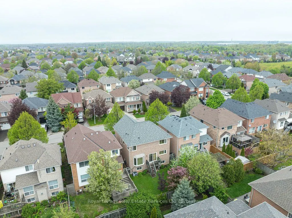 1332 Sagewood Crescent