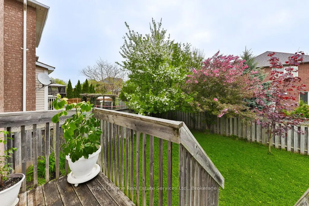 1332 Sagewood Crescent