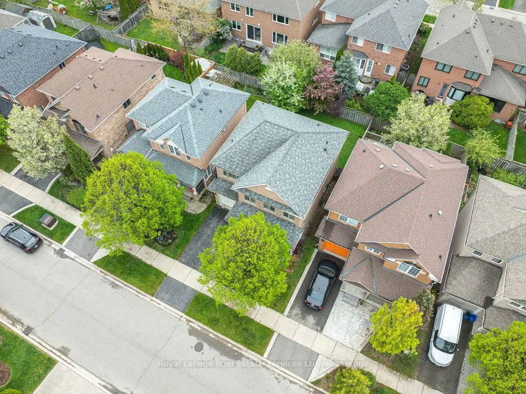 1332 Sagewood Crescent