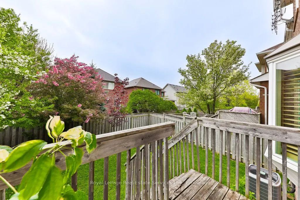 1332 Sagewood Crescent