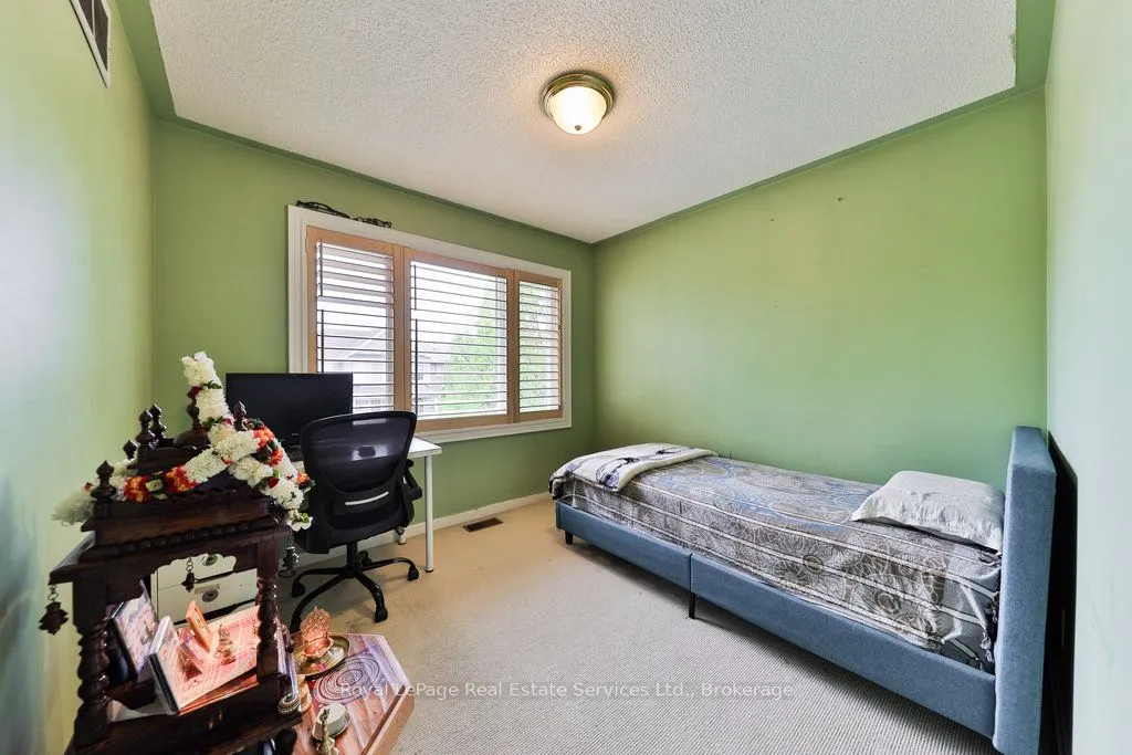 1332 Sagewood Crescent